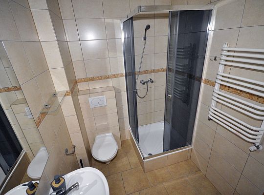 Łazienka pokój czteroosobowy  z balkonem nr 48 Magnat Łeba